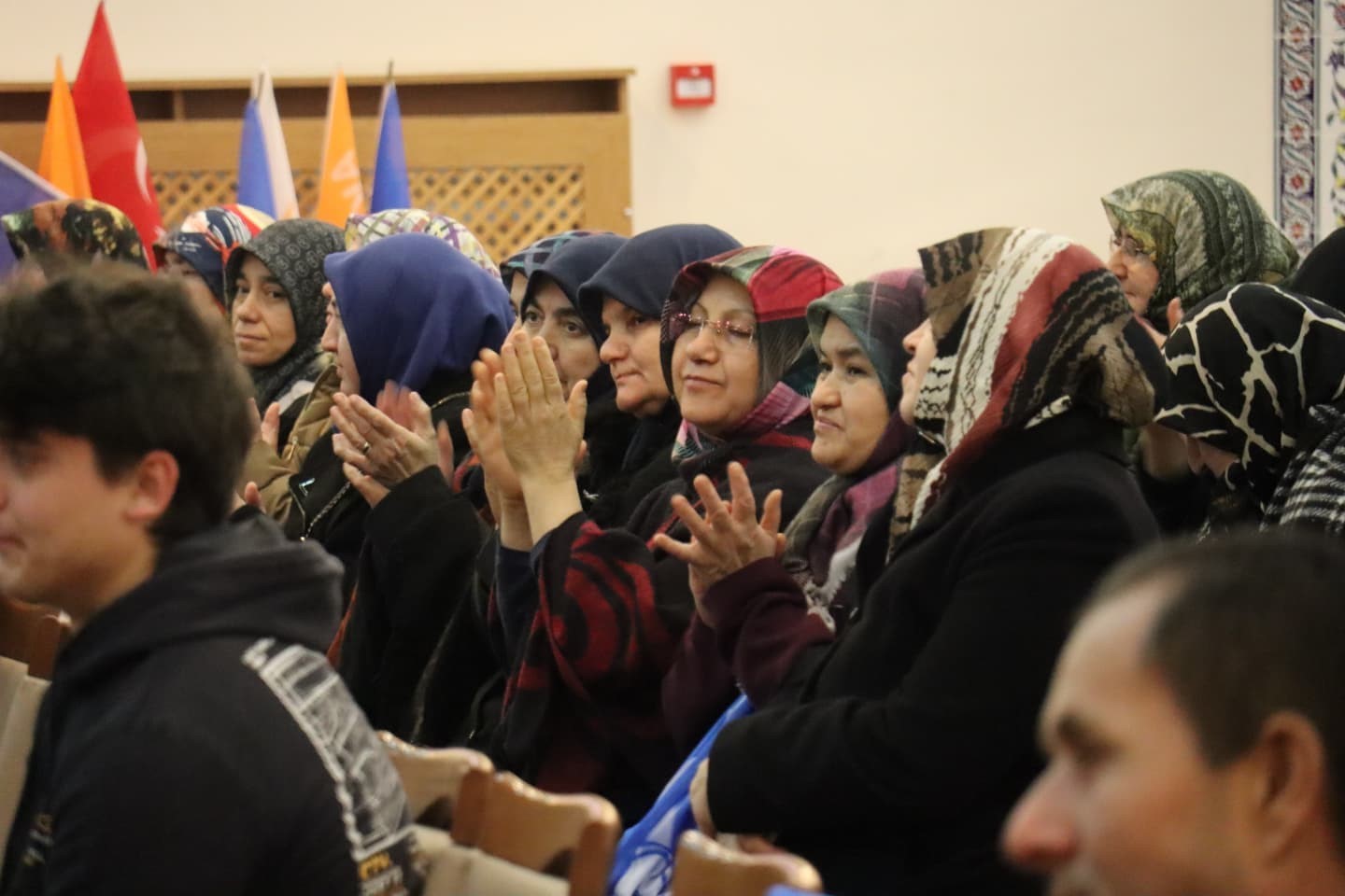 Aslanapa İlçe Kadın Kolları Başkanı Kısmet Yılmaz güven tazeledi
