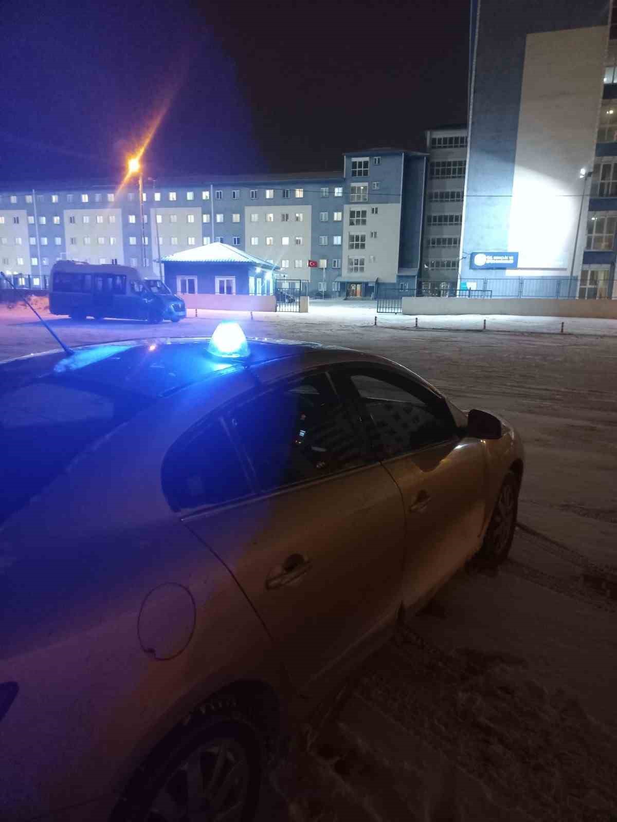 Kars’ta polis ekiplerinden yurt çevresinde güvenlik uygulaması