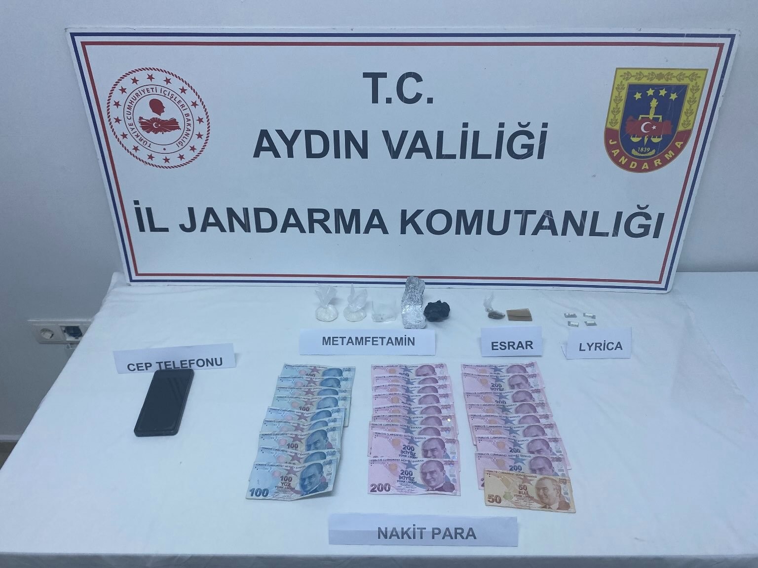 Satışa hazır paketlenmiş uyuşturucu ile yakalandı
