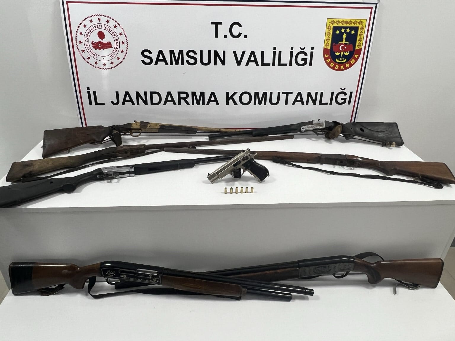 Jandarma 7 ruhsatsız tüfek ele geçirdi