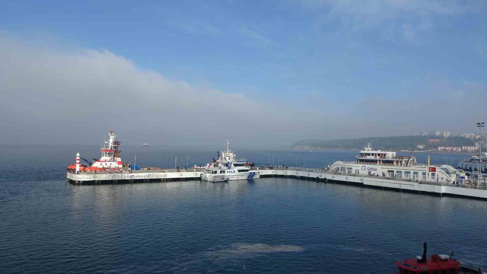 Çanakkale Boğazı sisin etkisini yitirmesiyle gemi geçişlerine tekrar açıldı