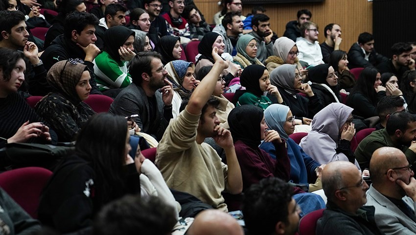 ETÜ’de evrenin doğumu ve ölümü konuşuldu