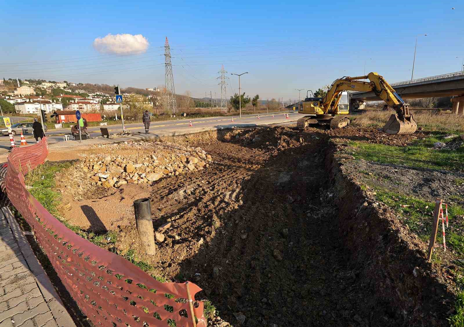 Sakarya’da 1 milyar TL’lik metrobüs hattı için ilk kazma vuruldu