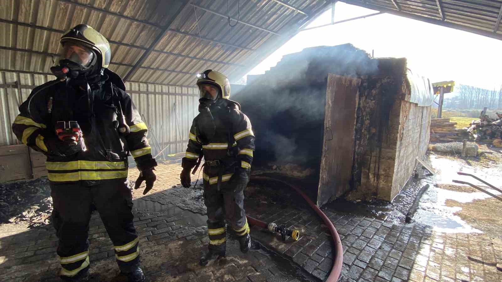 Mangal kömürü üretimi yapılan işletmede yangın paniği
