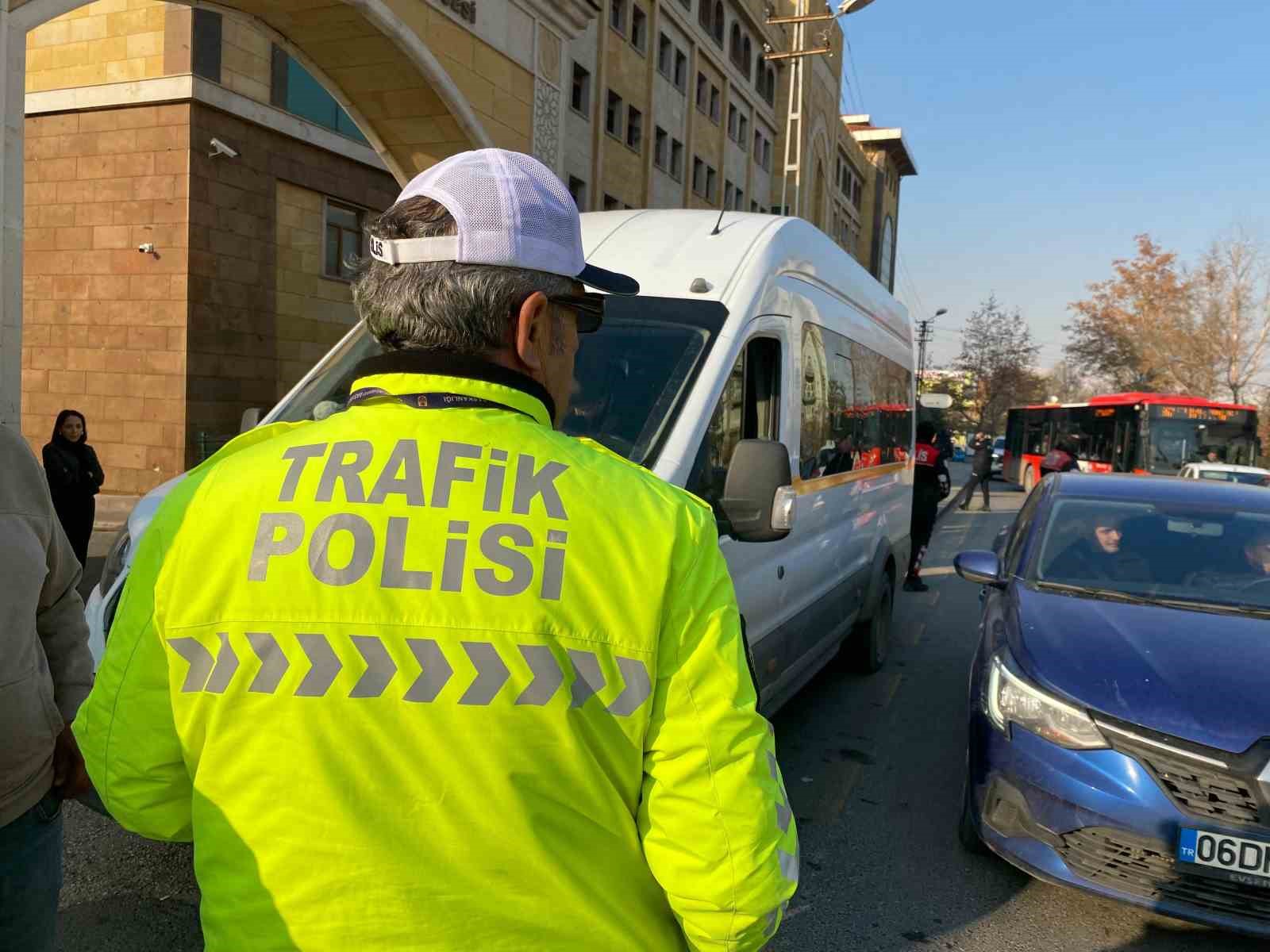 Ankara’da okul servisleri denetlendi
