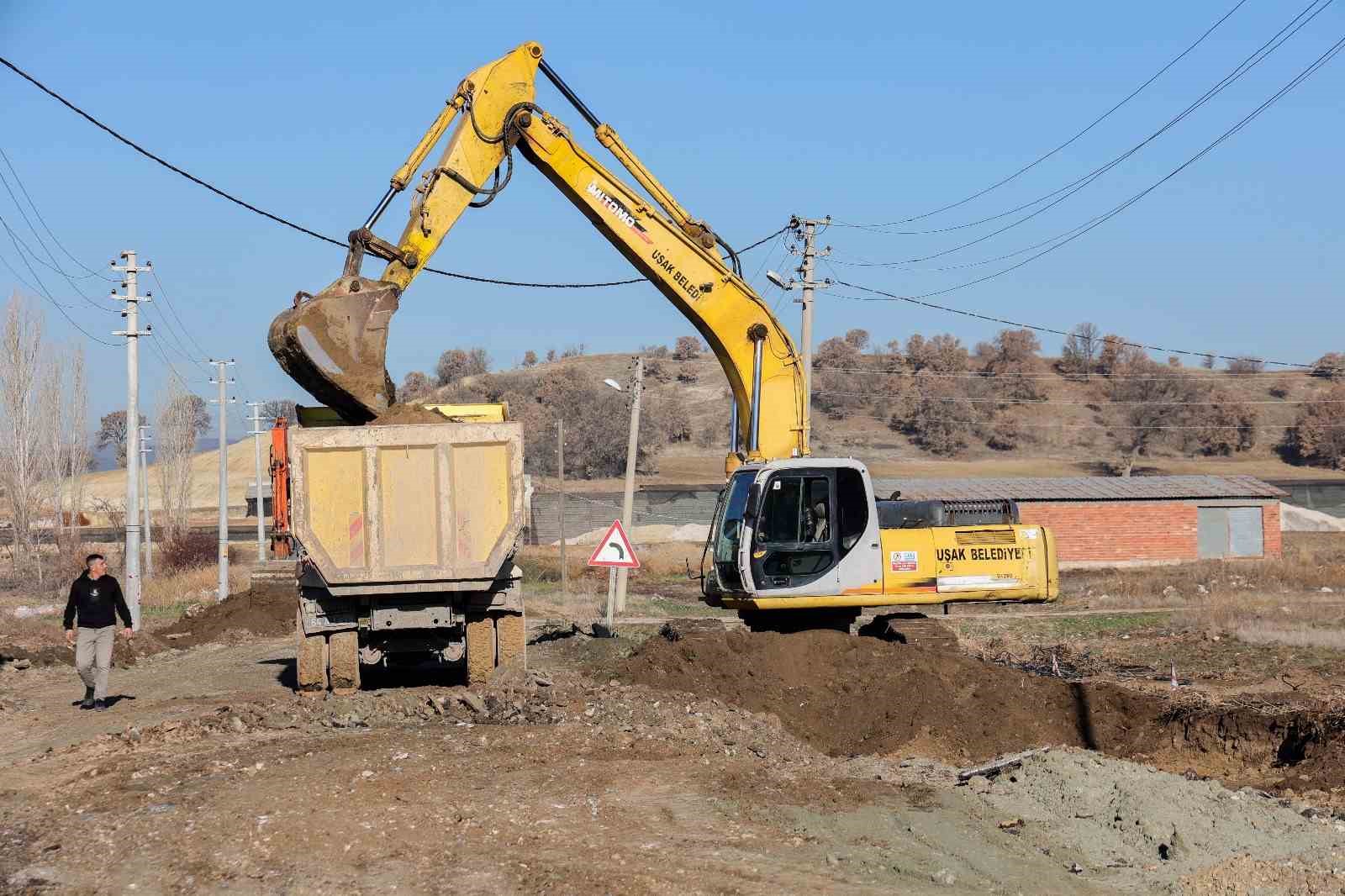 Uşak Belediyesi kent genelinde farklı noktalarda çalışmalarını sürdürüyor