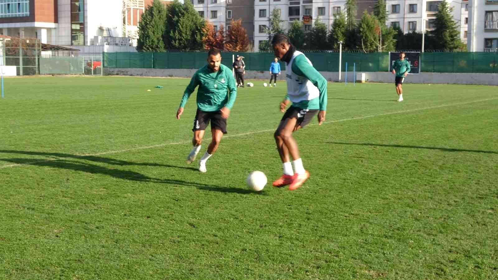 Sakaryaspor, Erzurumspor mesaisinde
