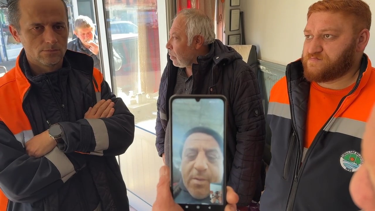 Temizlik iş&ccedil;ileri, buldukları i&ccedil;i para dolu poşeti sahibine videolu g&ouml;r&uuml;şerek teslim ettiler
