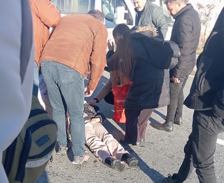 Van&rsquo;da &ouml;ğrenciler &uuml;st ge&ccedil;it i&ccedil;in eylem yaptı
