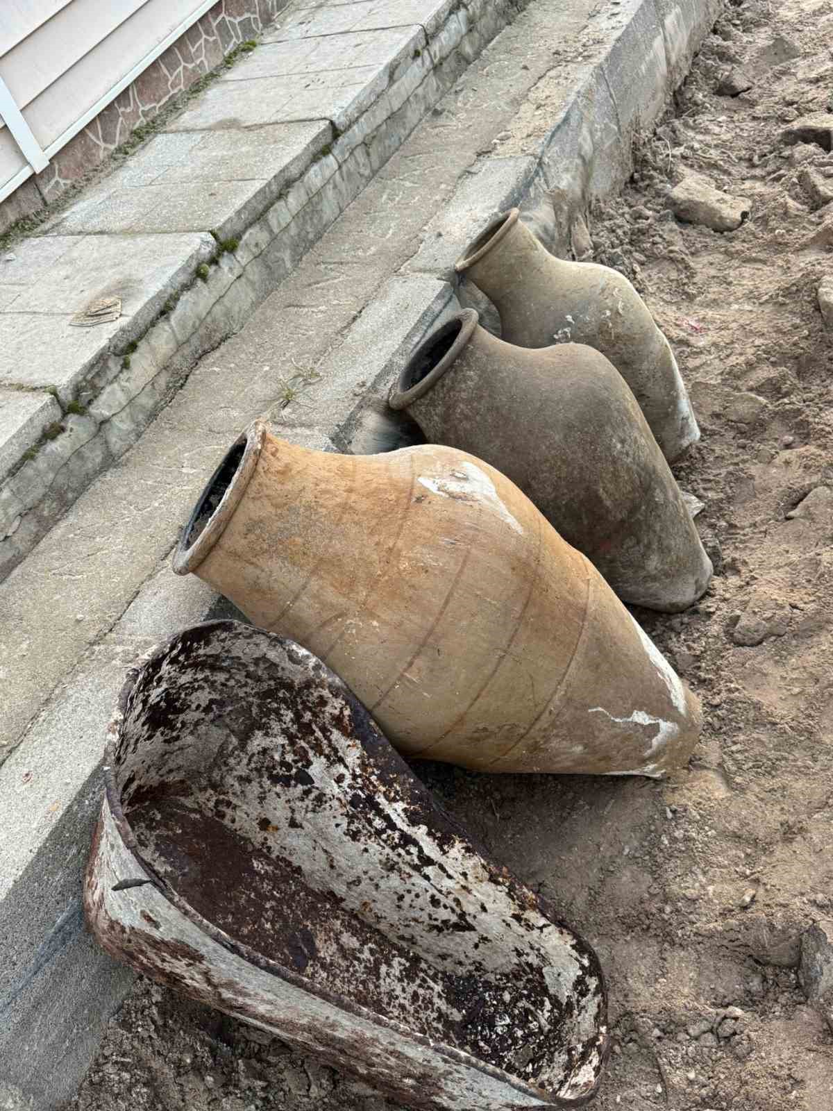 Yol çalışmasında yakın tarihe ait küp bulundu