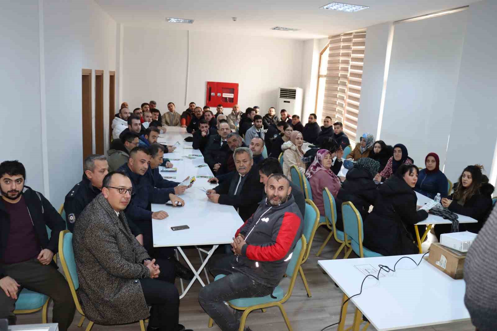 Günyüzü’nde bağımlılıkla mücadele hakkında bilgilendirme toplantısı yapıldı
