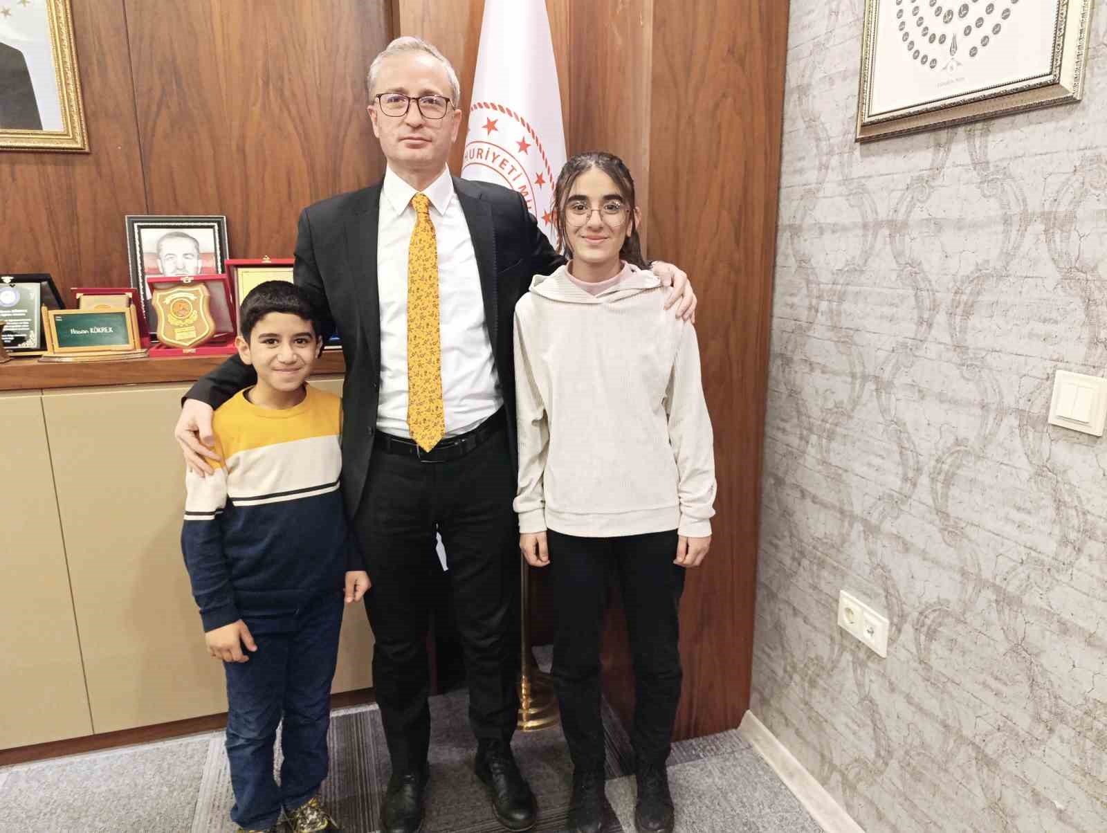 Ağrı Milli Eğitim M&uuml;d&uuml;r&uuml; K&ouml;krek, Eyl&uuml;l Irmak Aydın&rsquo;ın g&ouml;n&uuml;ll&uuml; velisi oldu
