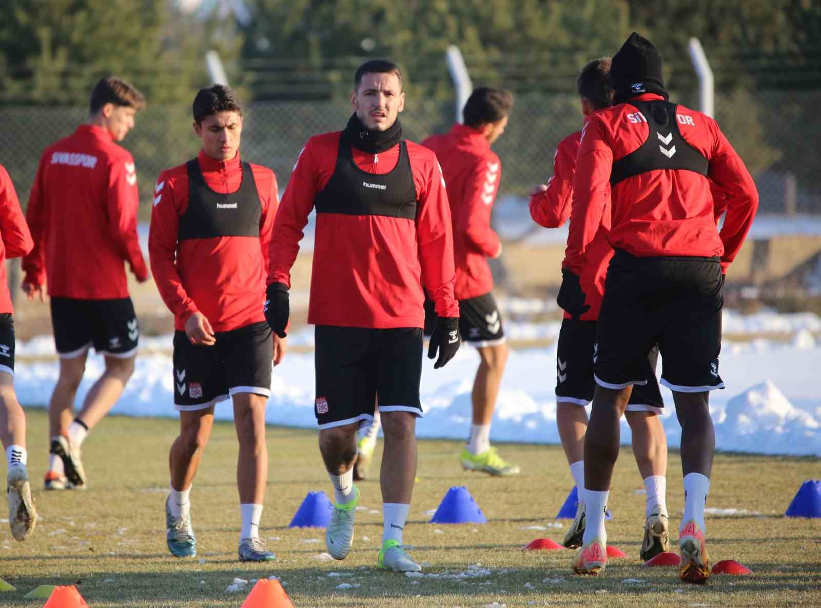 Sivasspor’da Ömer Erdoğan ilk idmanına çıktı