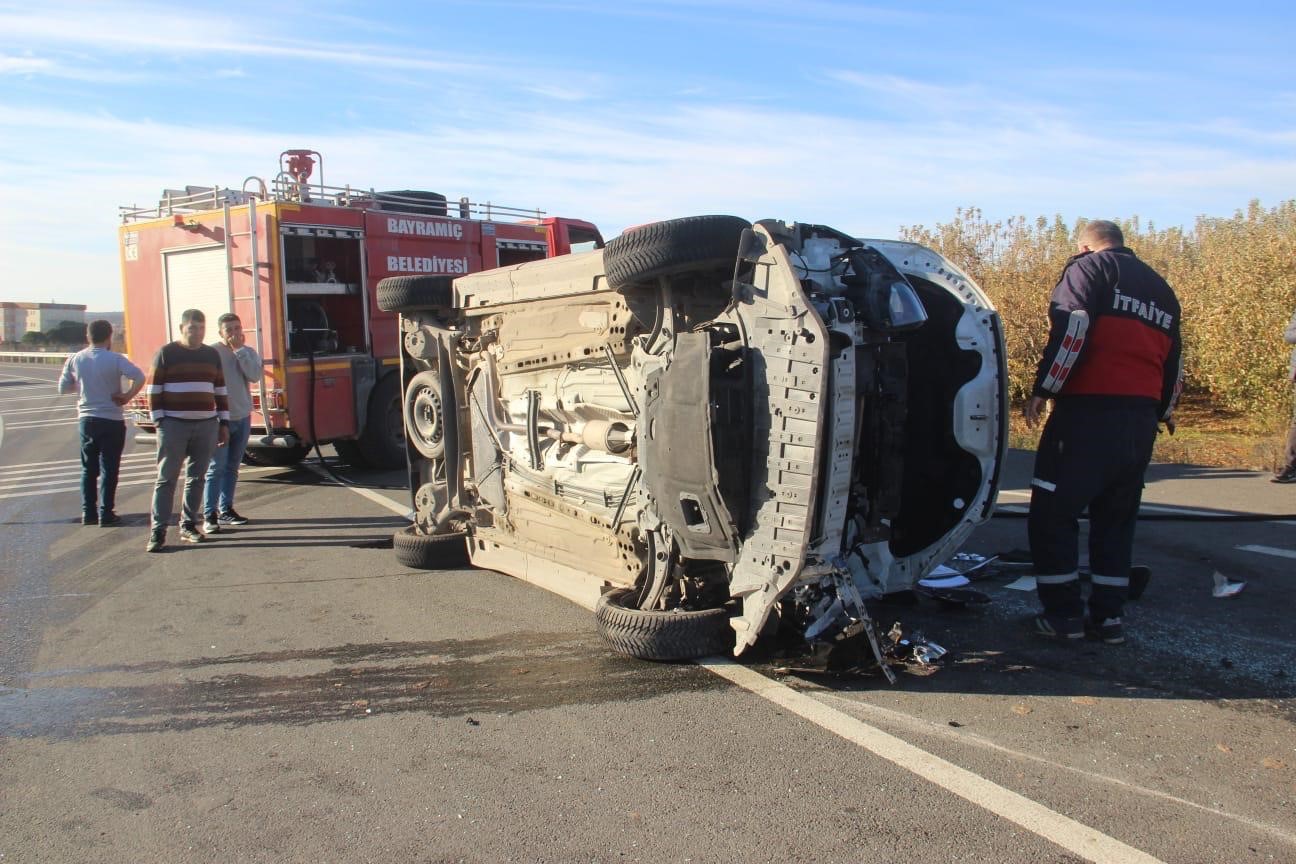 &Ccedil;anakkale&rsquo;de trakt&ouml;r&uuml;n ikiye b&ouml;l&uuml;nd&uuml;ğ&uuml; trafik kazasında 2 kişi yaralandı
