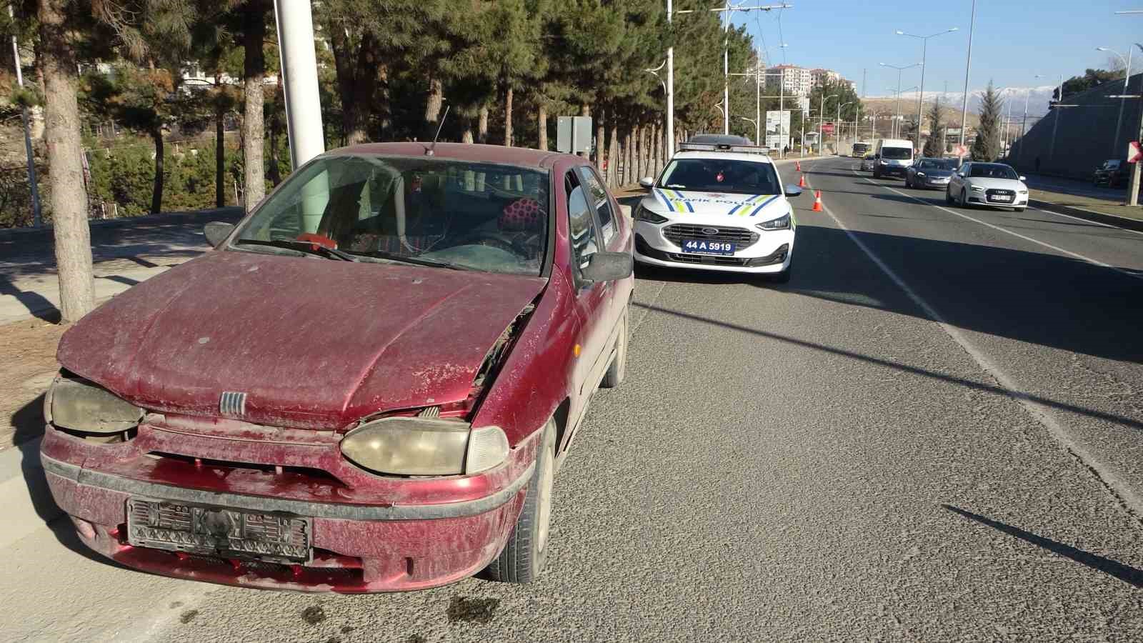 Malatya&rsquo;da 5 ara&ccedil;lı zincirleme kaza: 2 yaralı
