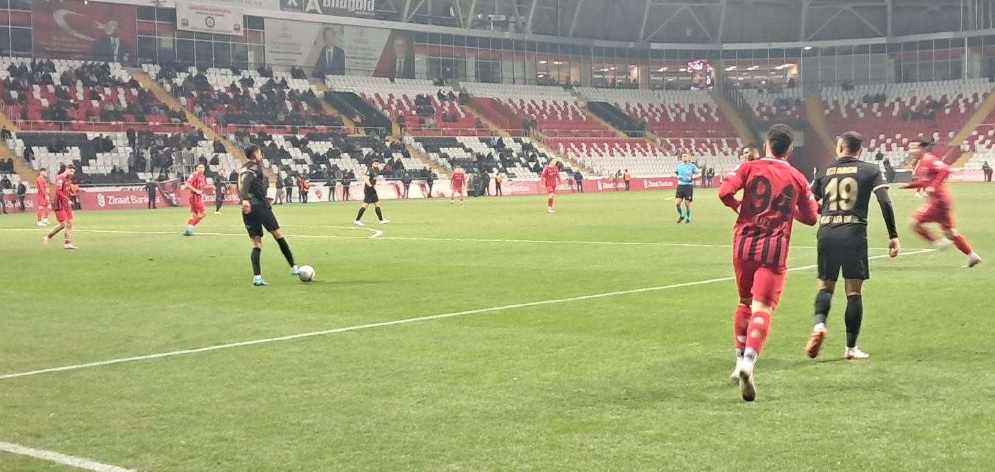 Gol düellosunun galibi Çorumspor oldu
