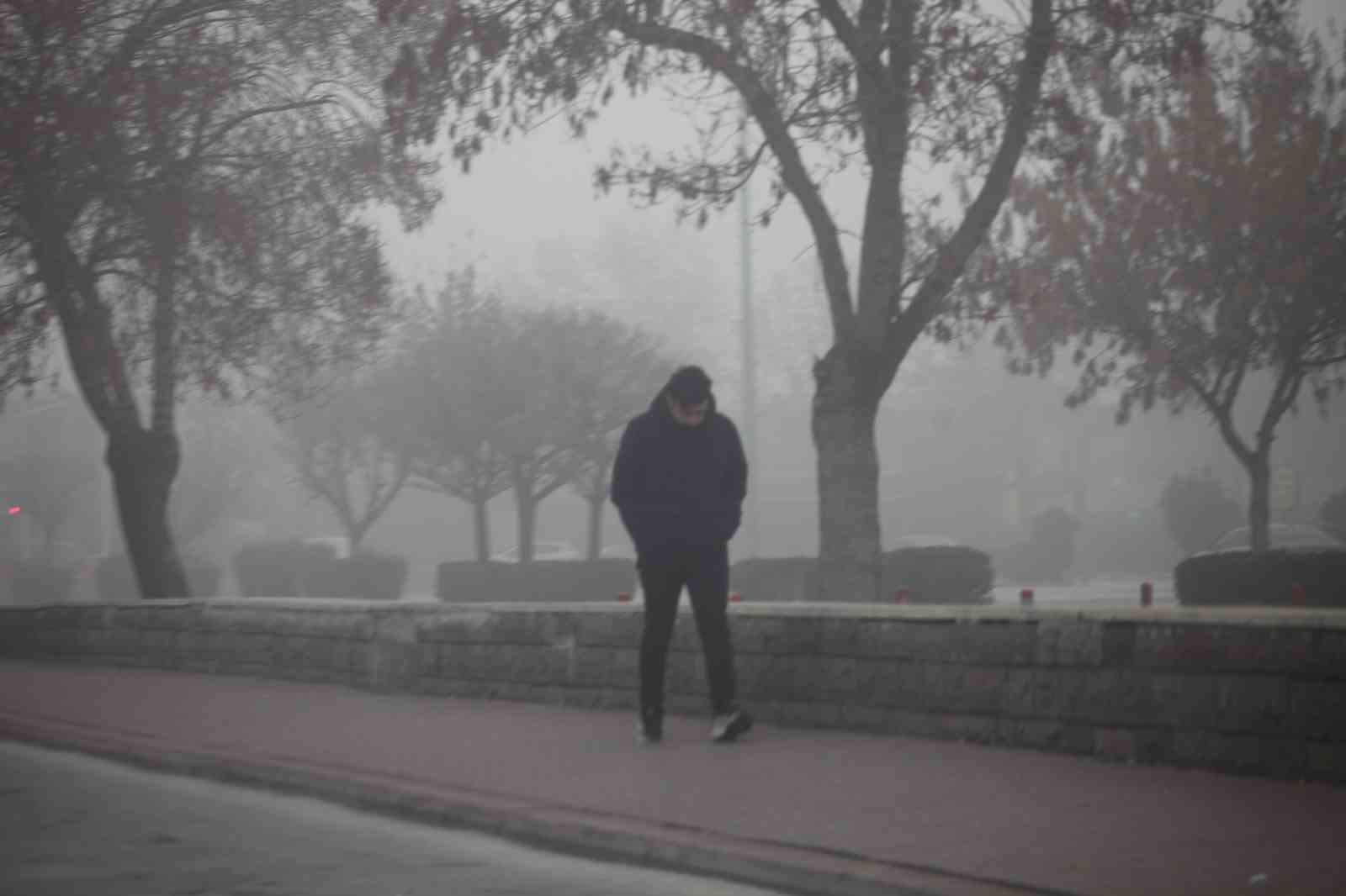 Konya’da sis etkili oldu, uçak seferleri iptal edildi