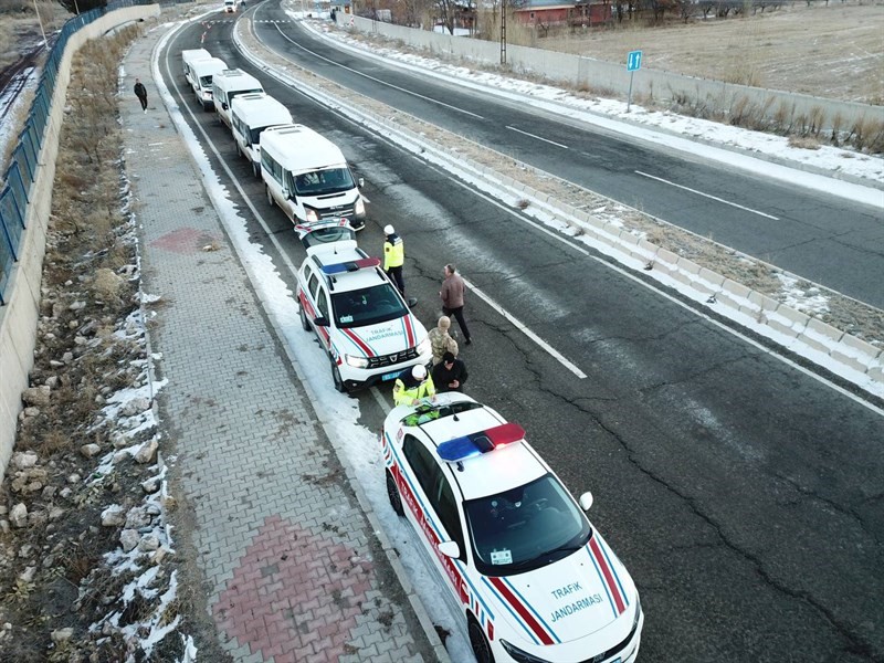 Erciş&rsquo;te jandarma ve polisten eş zamanlı denetim
