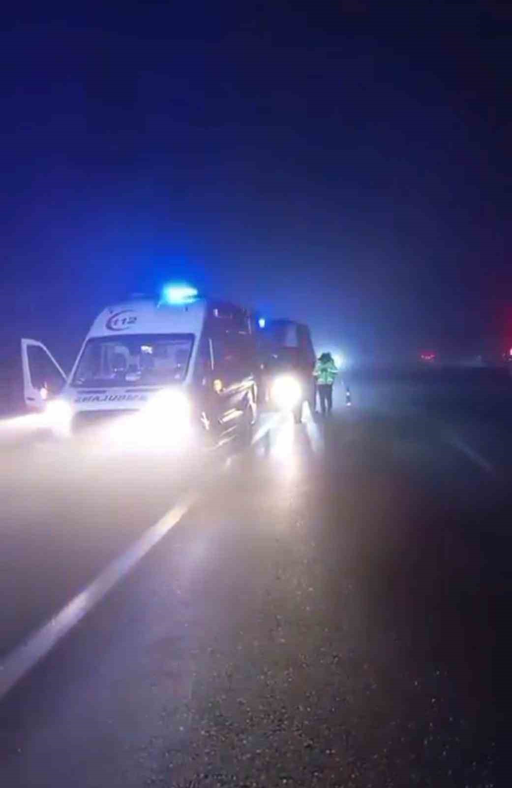 Konya&rsquo;da iş&ccedil;i taşıyan midib&uuml;s devrildi: 7 yaralı
