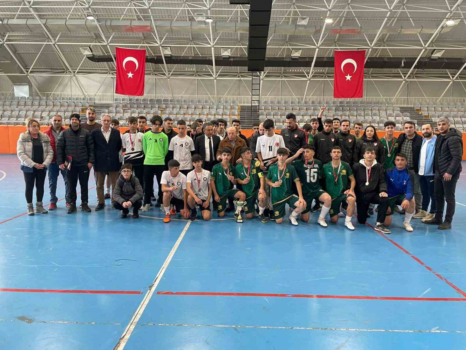 Bayburt’ta gençler futsal müsabakaları sona erdi