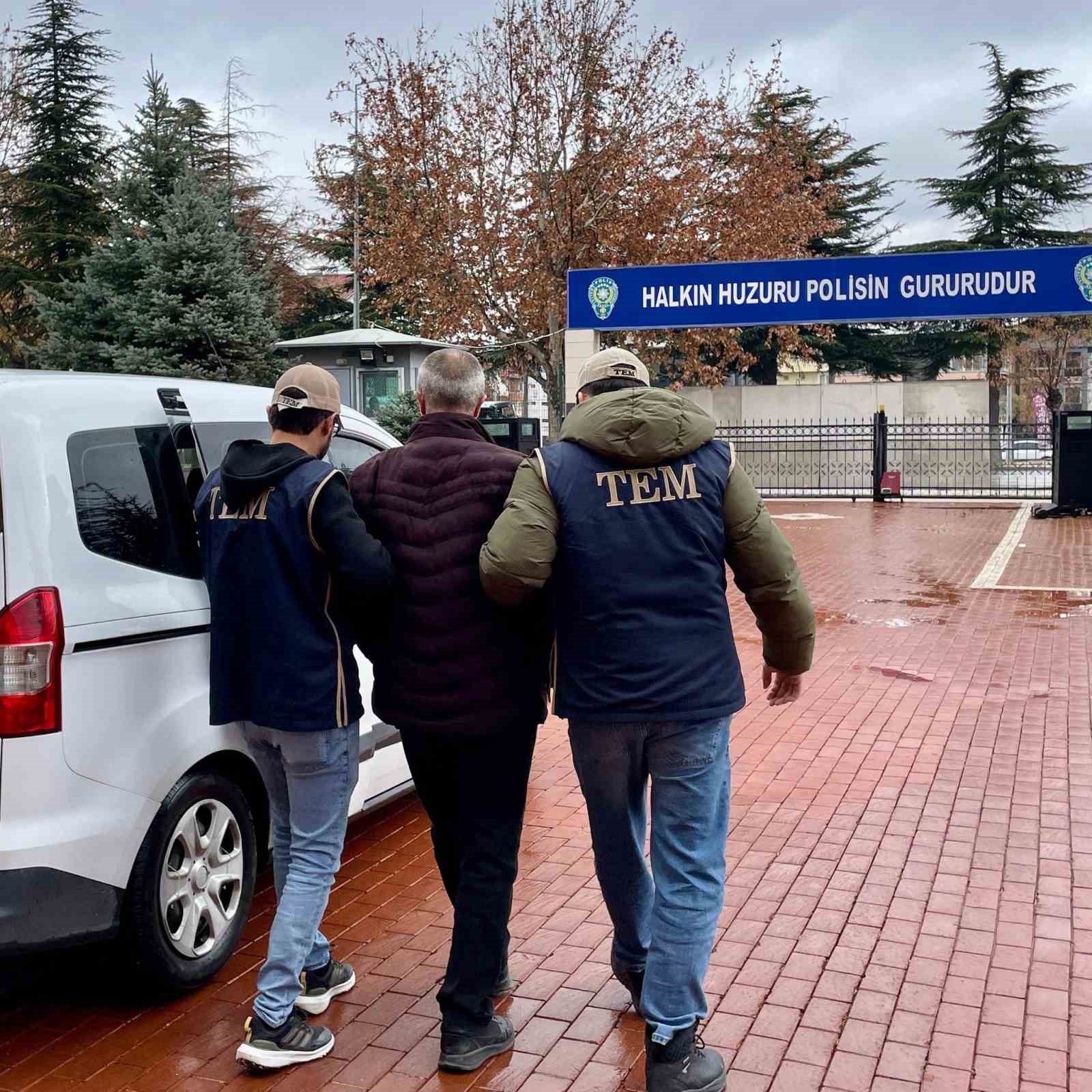 FETÖ’den kesinleşmiş hapis cezasıyla aranan 2 kişi Isparta’da yakalandı