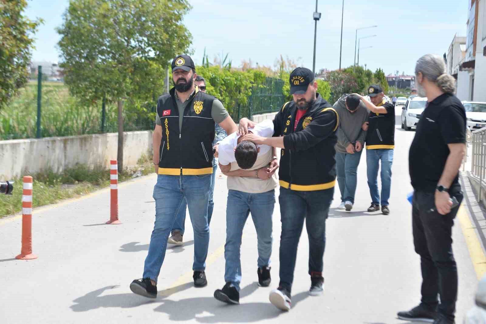 D&uuml;ğ&uuml;ne giden kocayı &ouml;ld&uuml;ren, karısını da ağır yaralayan magandaların yargılanmasına devam edildi
