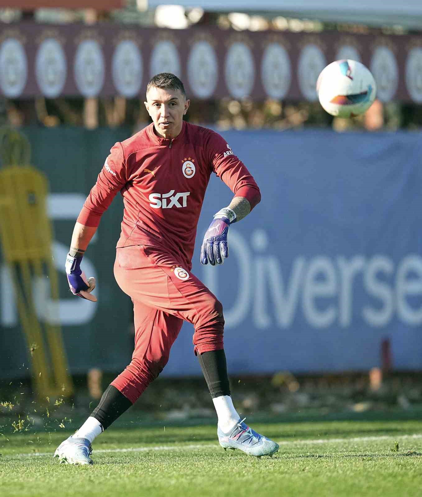 Galatasaray, Kayserispor ma&ccedil;ı hazırlıklarına devam etti
