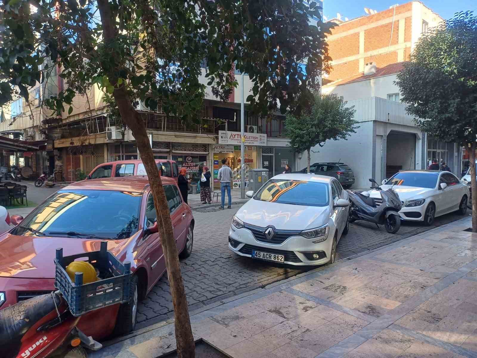 Manisa&rsquo;da vatandaşı &rsquo;Askere gidiyoruz&rsquo; diyerek dolandırıyorlar
