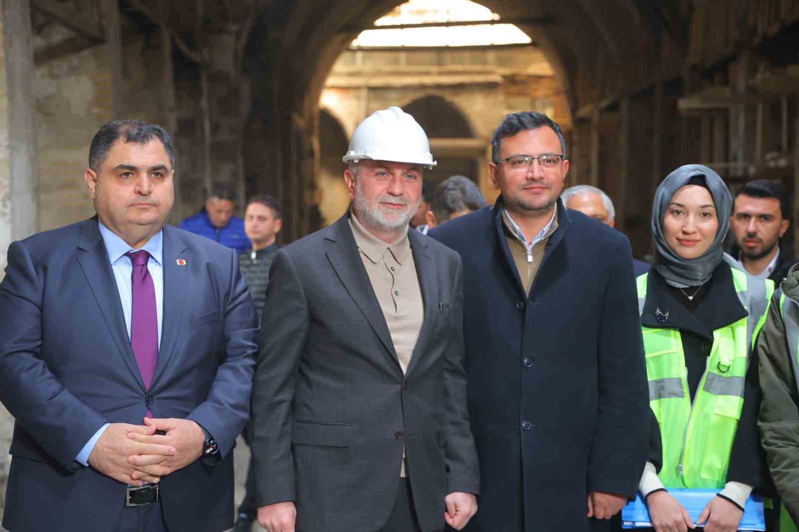 Kahramanmaraş&rsquo;ta 5 asırlık tarihi &ccedil;arşıda restorasyon &ccedil;alışmaları s&uuml;r&uuml;yor
