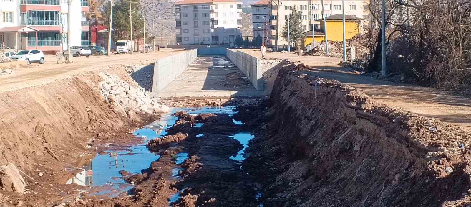 Yemişen deresinde iyileştirme &ccedil;alışmaları devam ediyor
