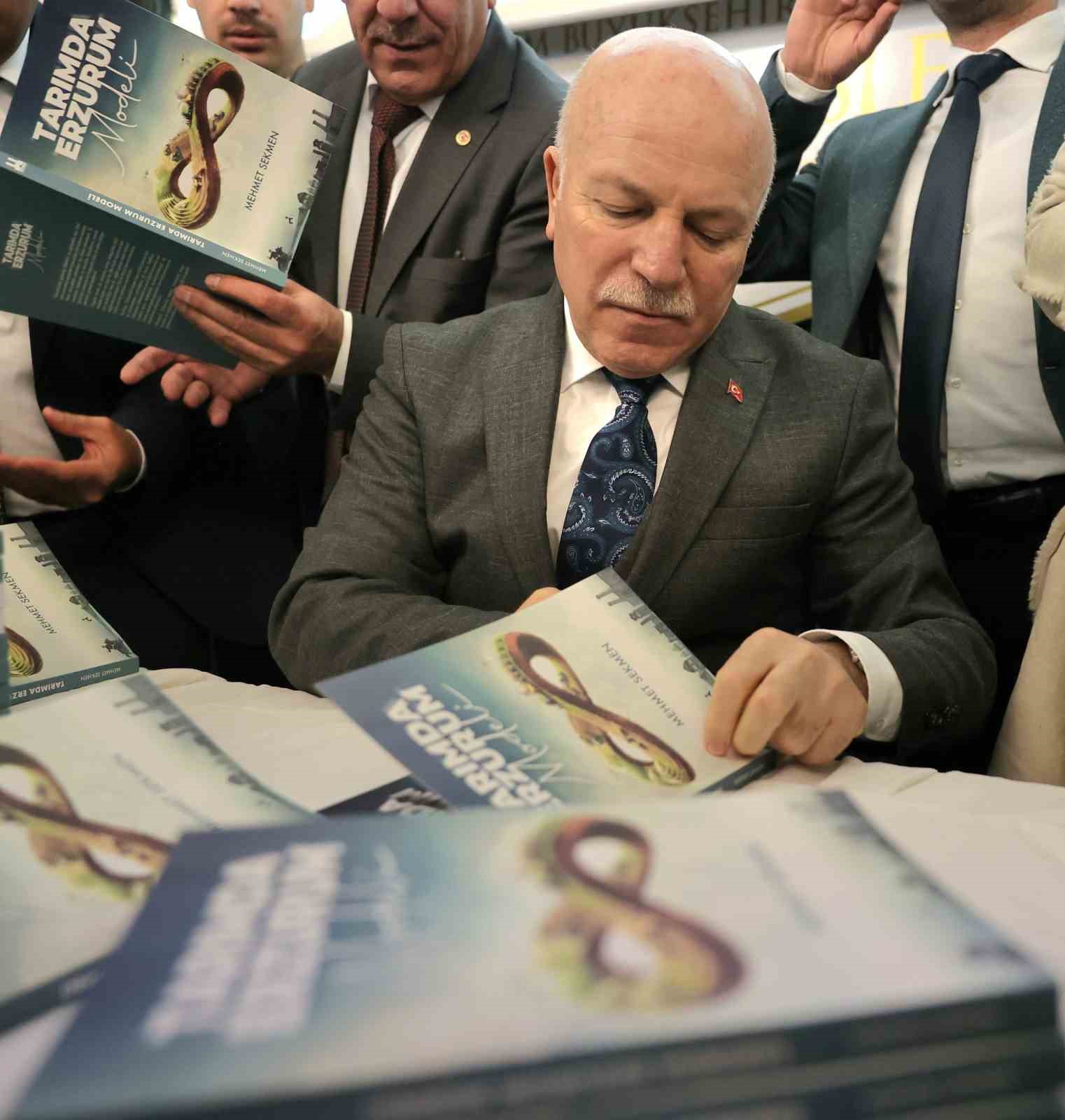 Başkan Sekmen&rsquo;in &ldquo;Tarımda Erzurum Modeli&rdquo; kitabı yoğun ilgi g&ouml;rd&uuml;
