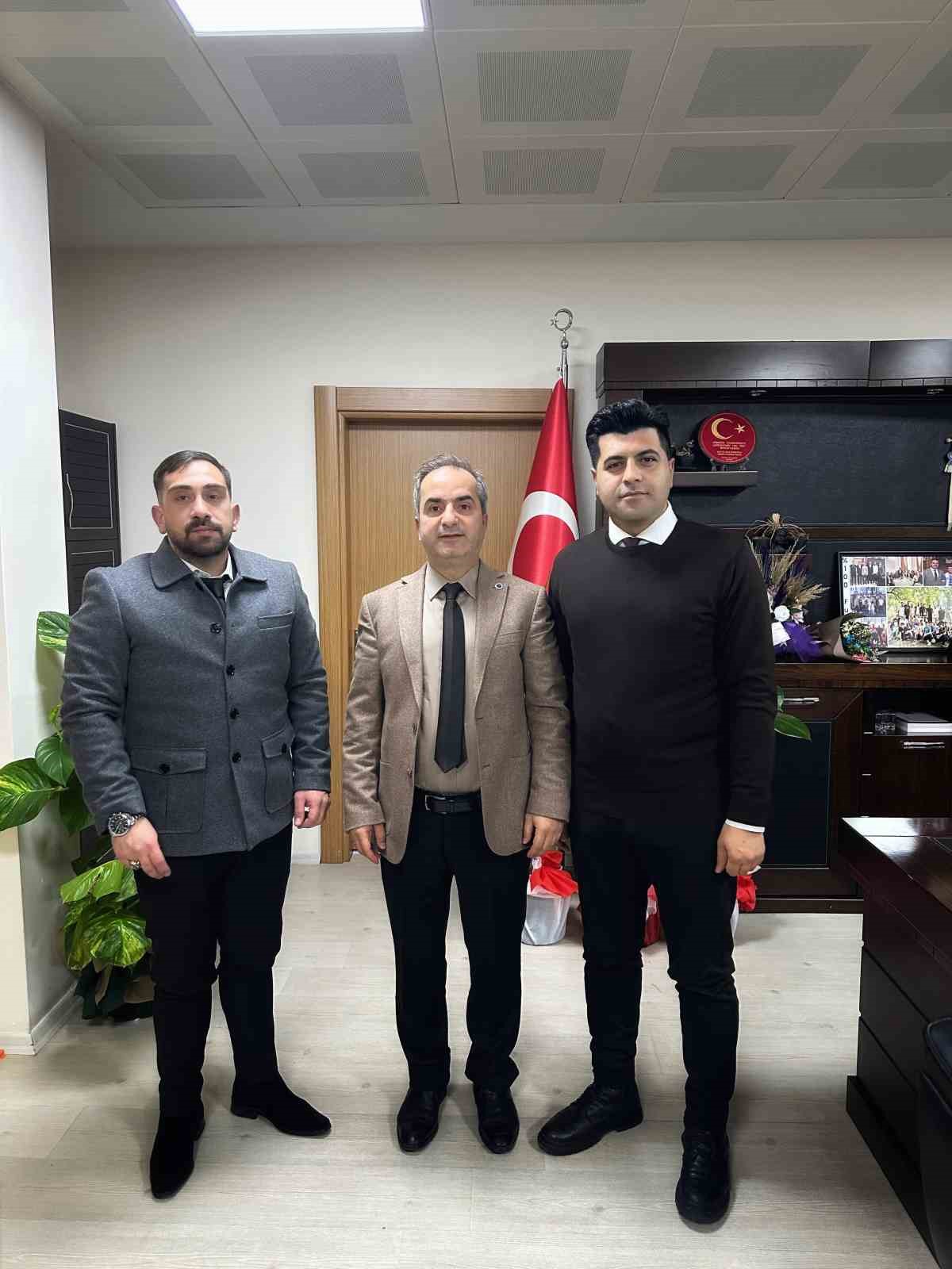 Atat&uuml;rk &Uuml;niversitesi iletişim fak&uuml;ltesi mezunları ile bir araya geldi
