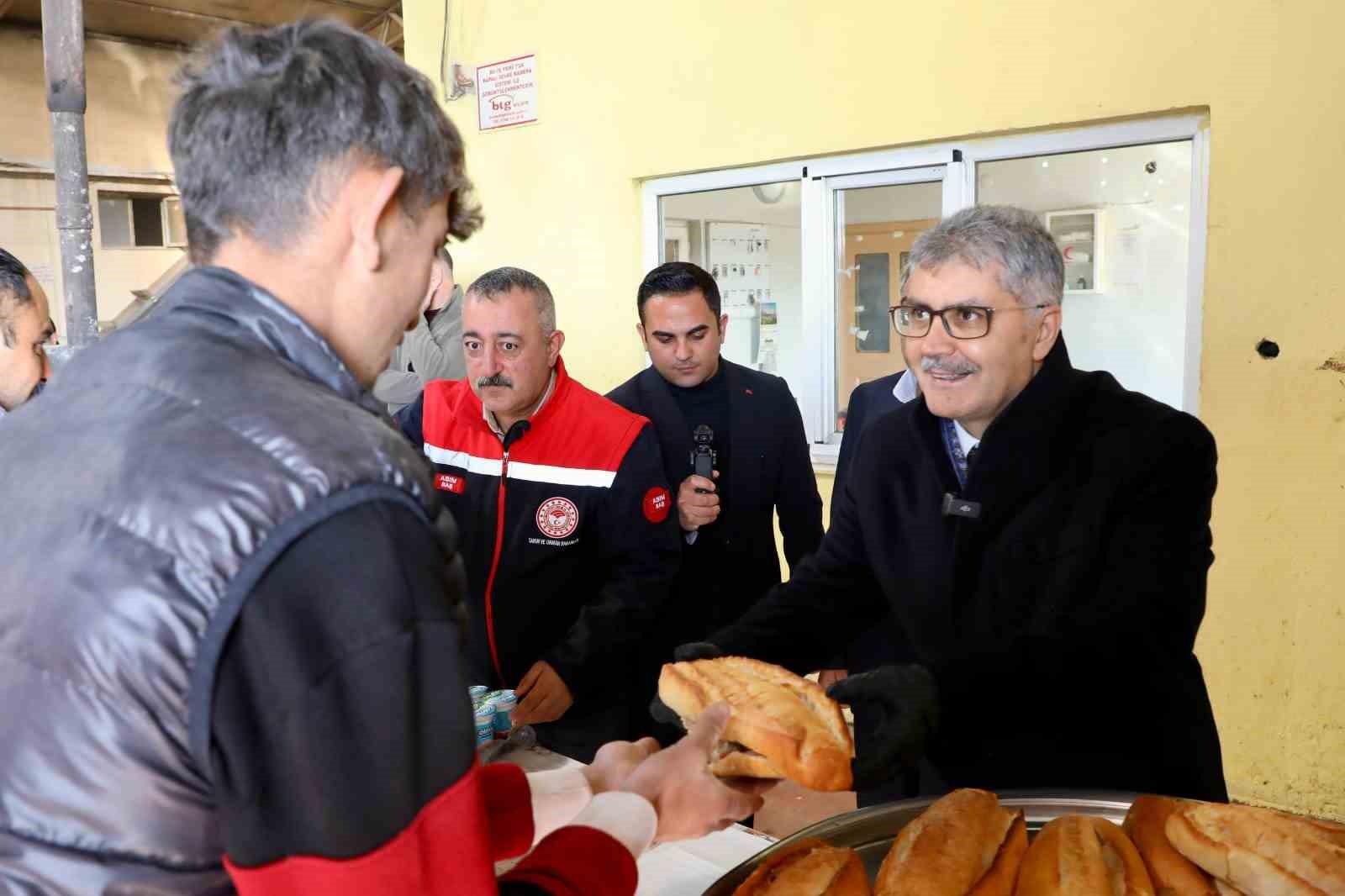 Vali Cahit Çelik, patates depolama ve paketleme alanında incelemelerde bulundu