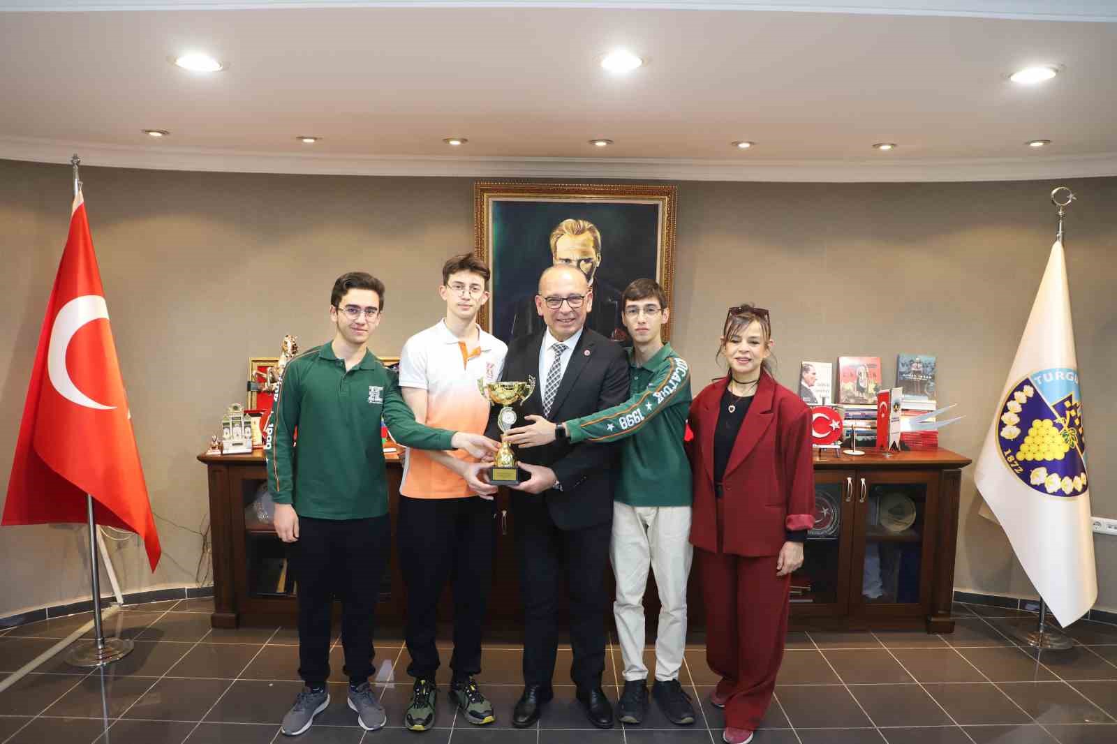 Turgutlu Belediyespor&rsquo;da kupa sevinci

