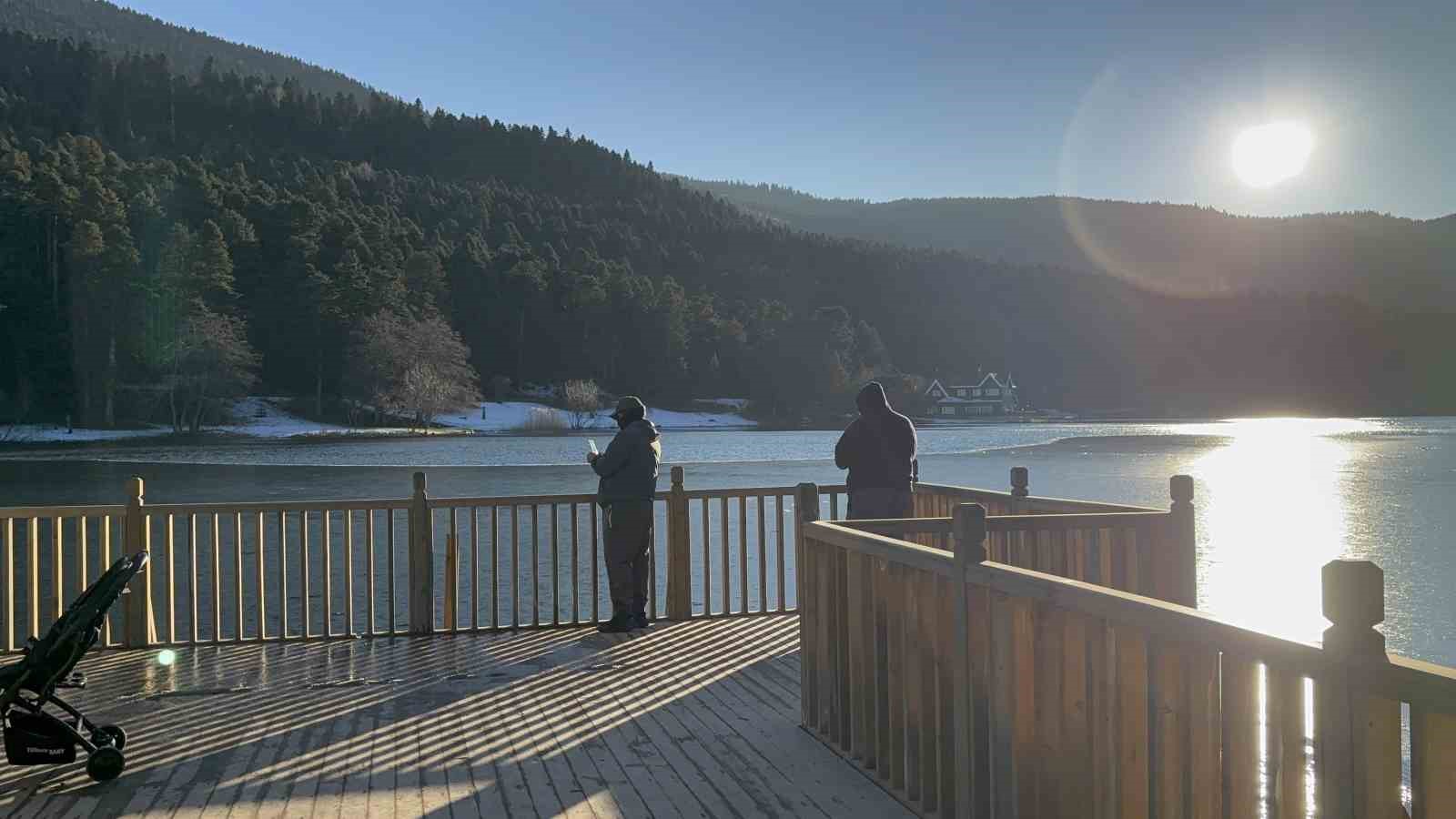 G&ouml;lc&uuml;k Tabiat Parkı, buz tuttu: Ortaya g&uuml;zel g&ouml;r&uuml;nt&uuml;ler &ccedil;ıktı
