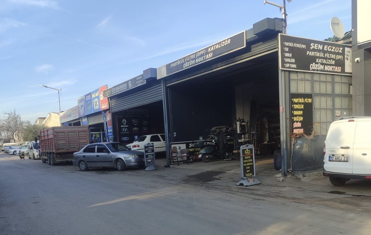 Bandırma&rsquo;da sanayi sitesinde silahlı kavga: Baba ve oğul yaralandı
