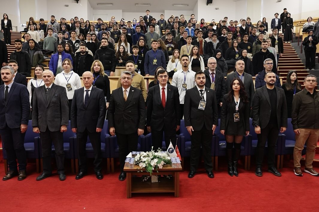 Başkan Kahveci gen&ccedil;lerle bir araya geldi
