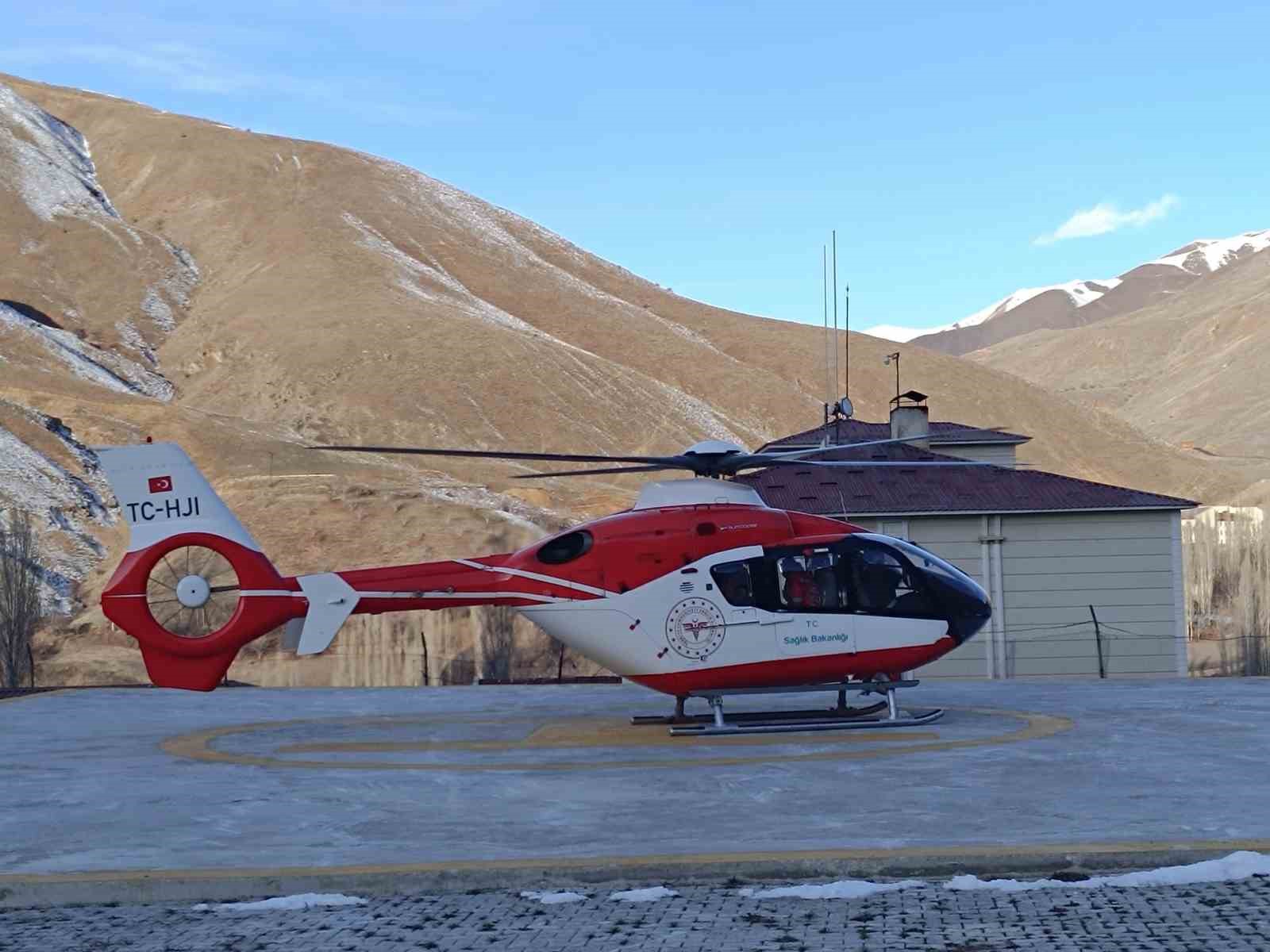 Helikopter ambulans 60 yaşındaki hasta için havalandı
