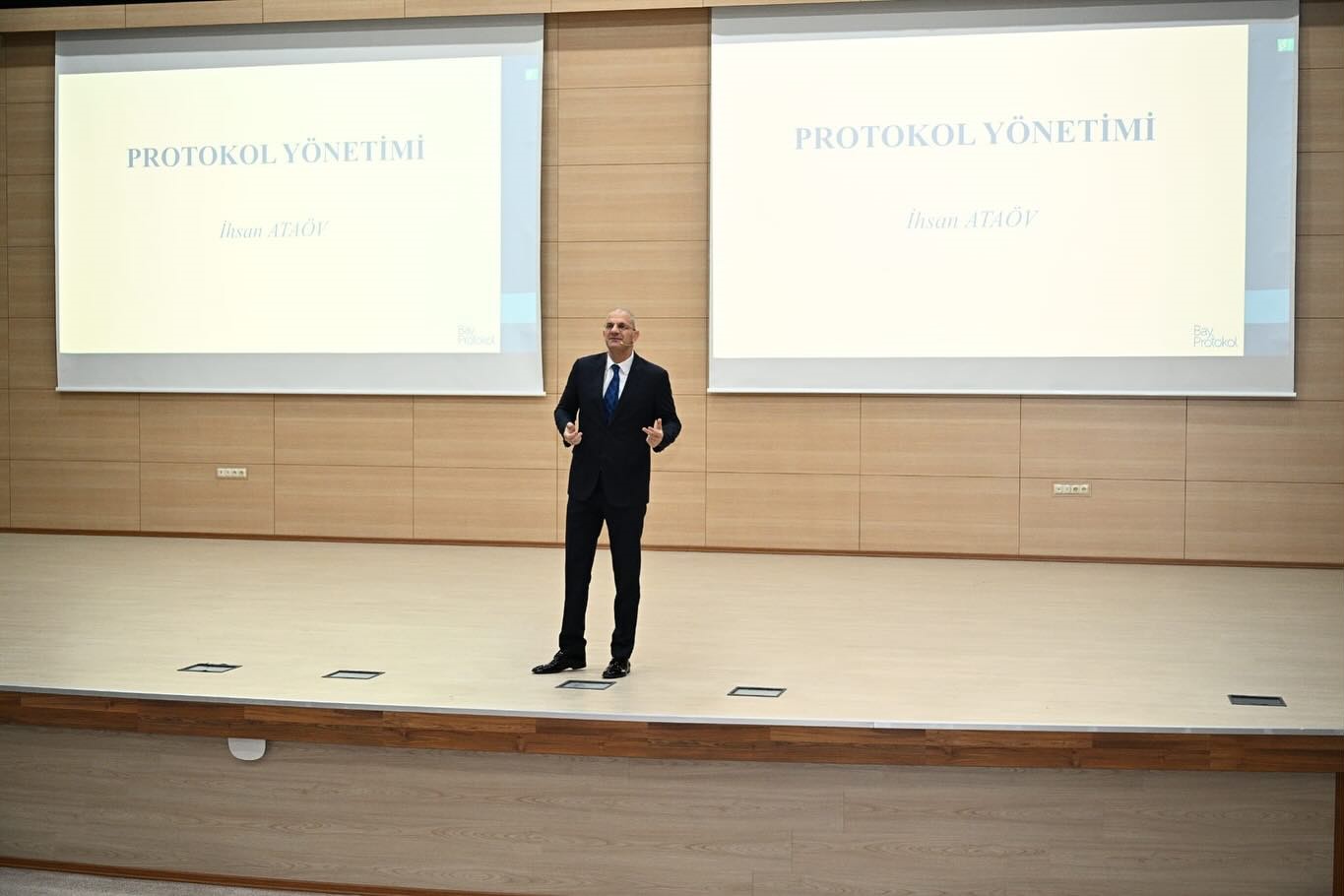 Kamu g&ouml;revlilerine protokol dersi
