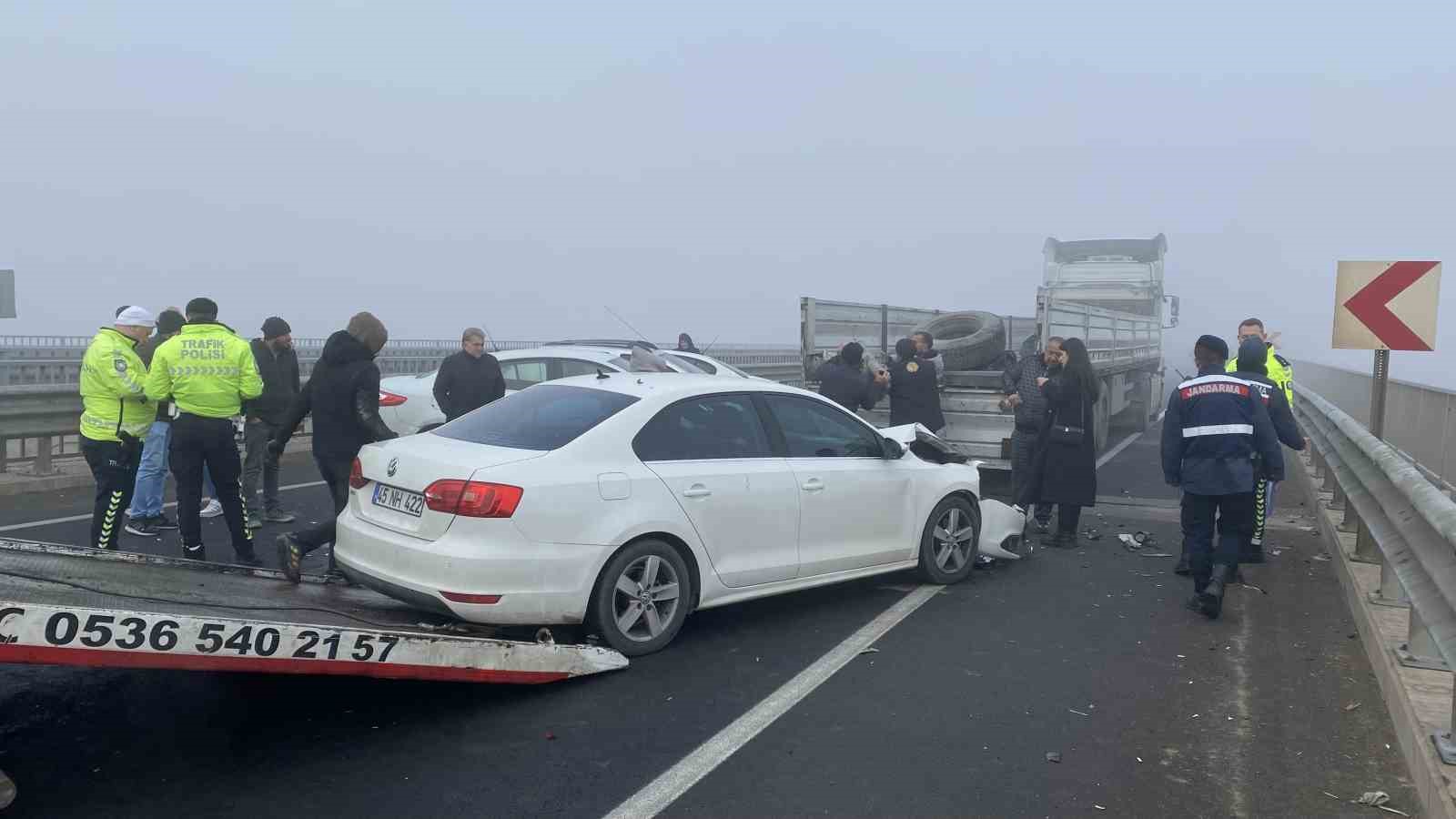 Diyarbakır’da 13 aracın karıştığı kazada 9 kişi yaralandı
