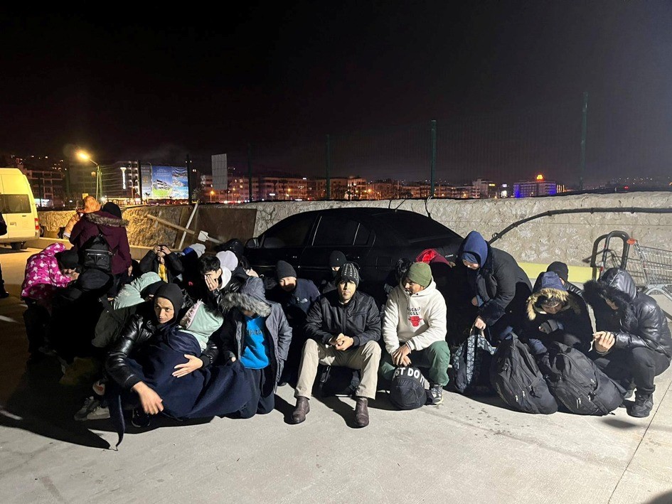 Düzensiz göçmenlerle yakalanan organizatör tutuklandı
