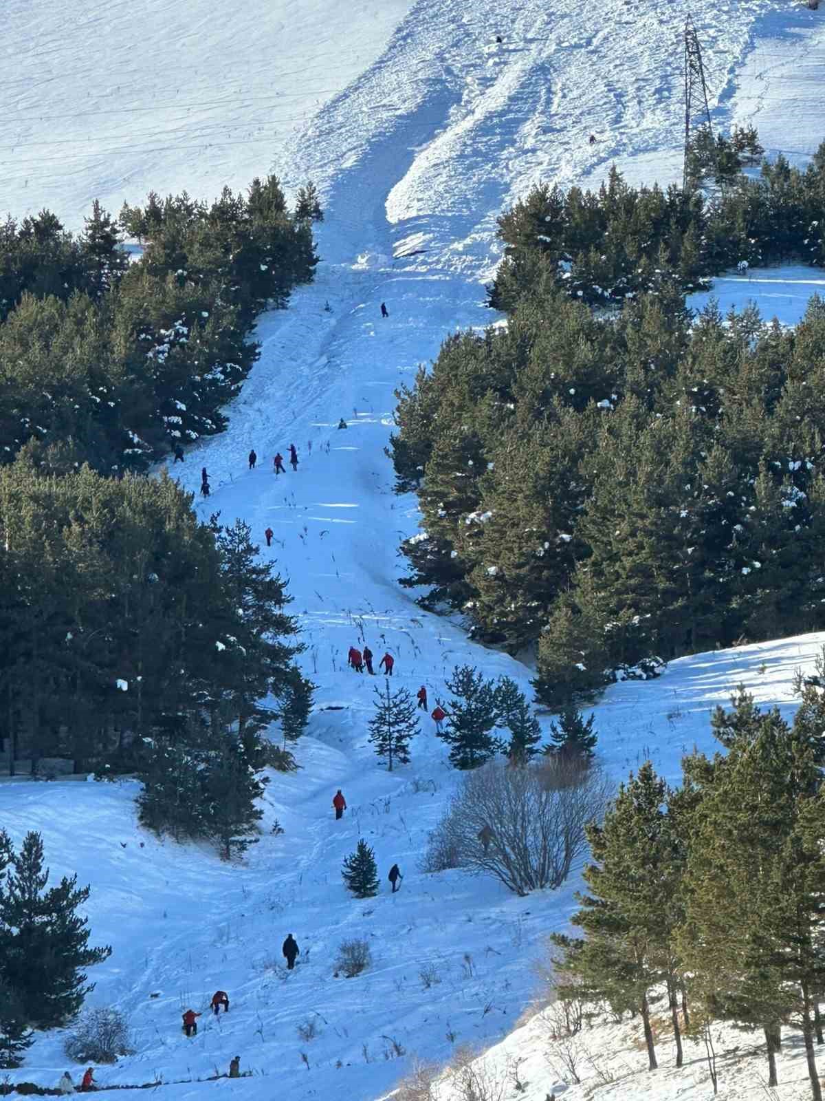 Palandöken’de çığ: 1 ölü, 3 yaralı
