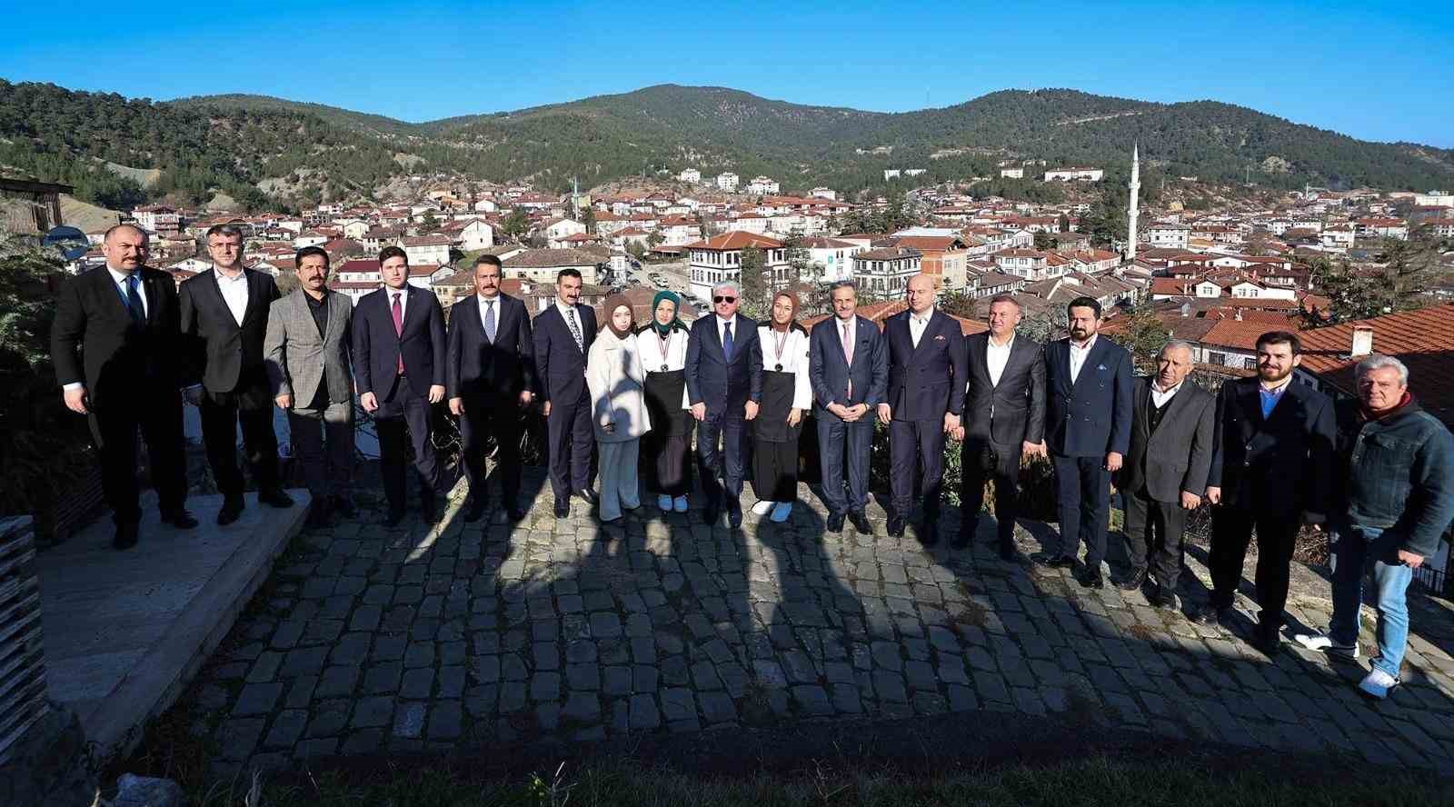 Başkan Alemdar: “Tarihi mirasımız Taraklı’yı güzel bir geleceğe birlikte taşıyacağız”
