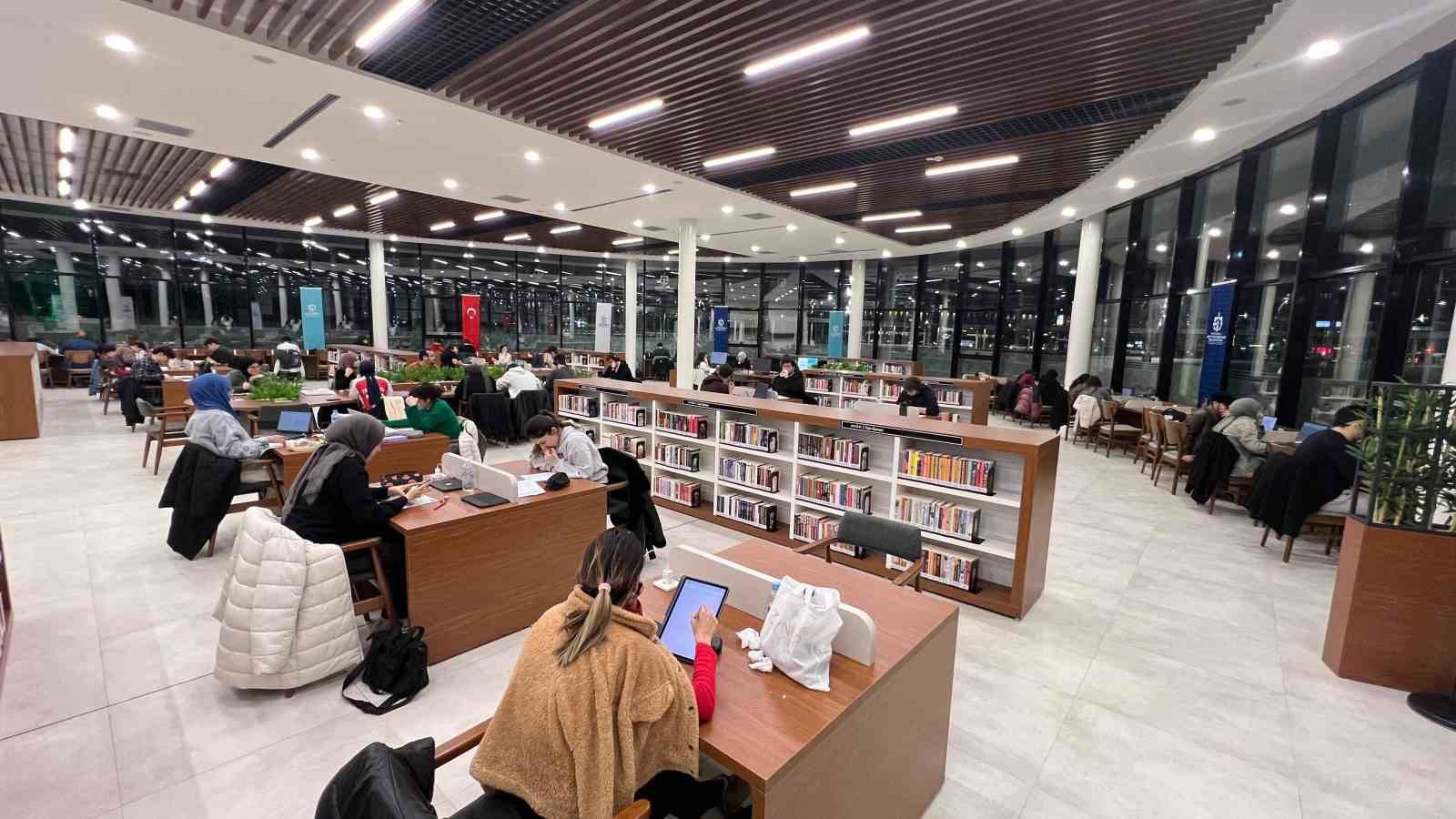 Millet Kütüphanesi’ne ilk günden 647 kişi akın etti