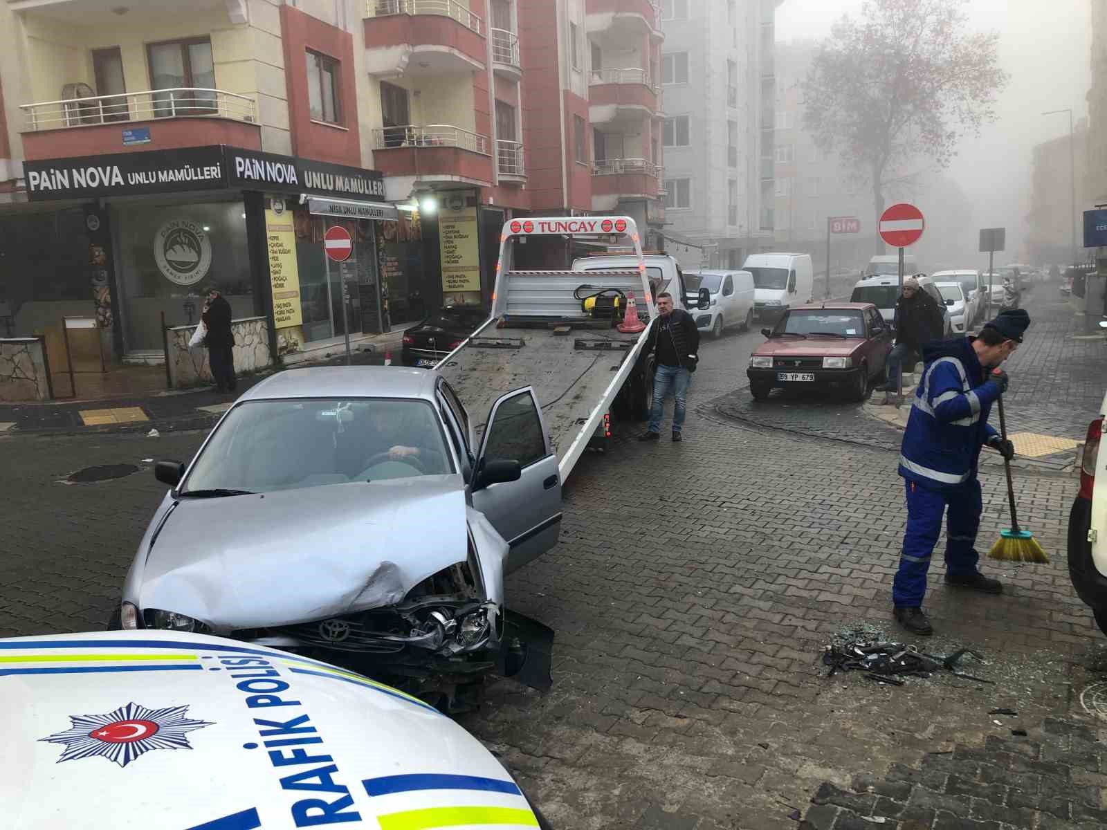 Tekirdağ&rsquo;da iki aracın &ccedil;arpıştığı kaza kamerada
