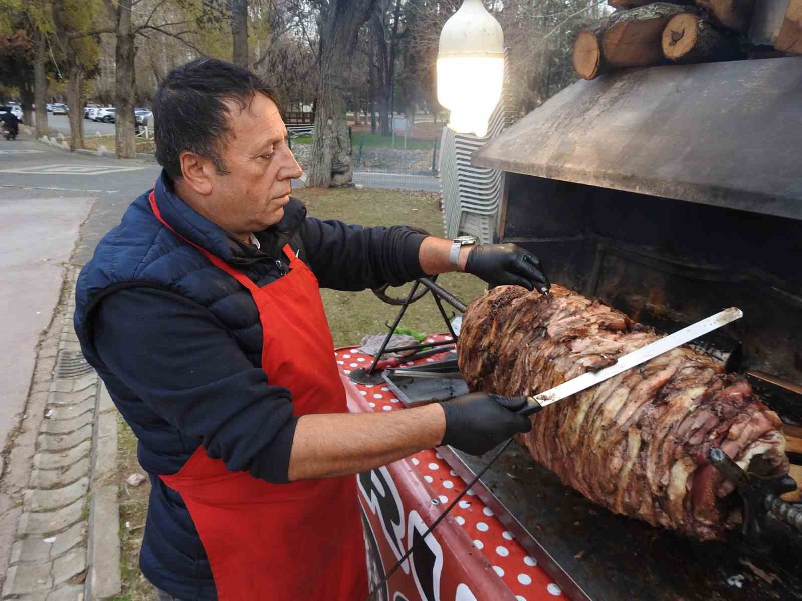 Kebap şehri Gaziantep’te ’Karadeniz Günleri ve Hamsi Festivali’ne yoğun ilgi
