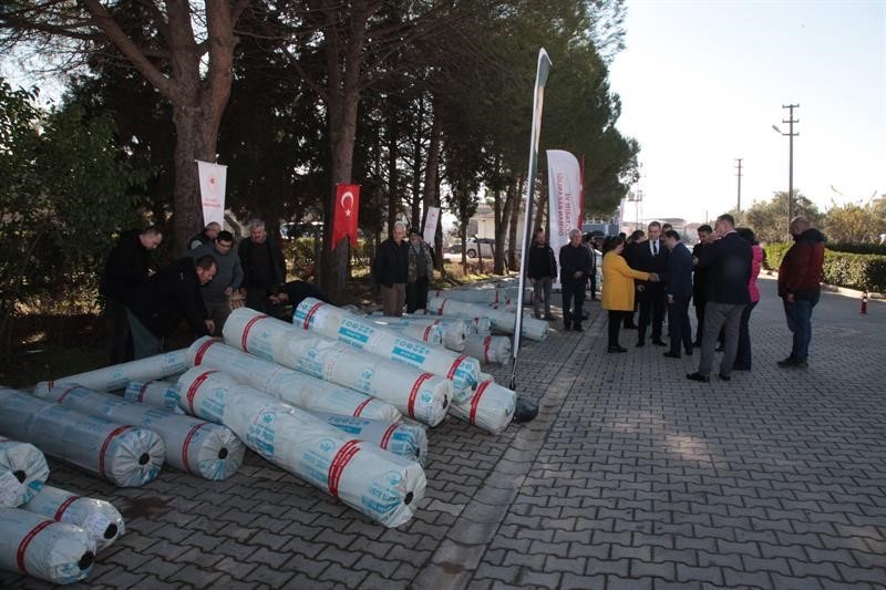 Çanakkale’de 18 üreticiye sera naylon teslim edildi