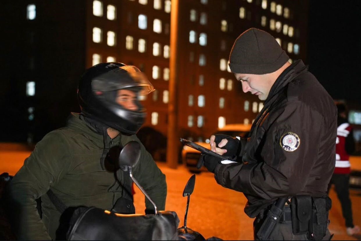 Isparta Emniyeti&rsquo;nden &ouml;ğrenci yurtları &ccedil;evresinde denetim
