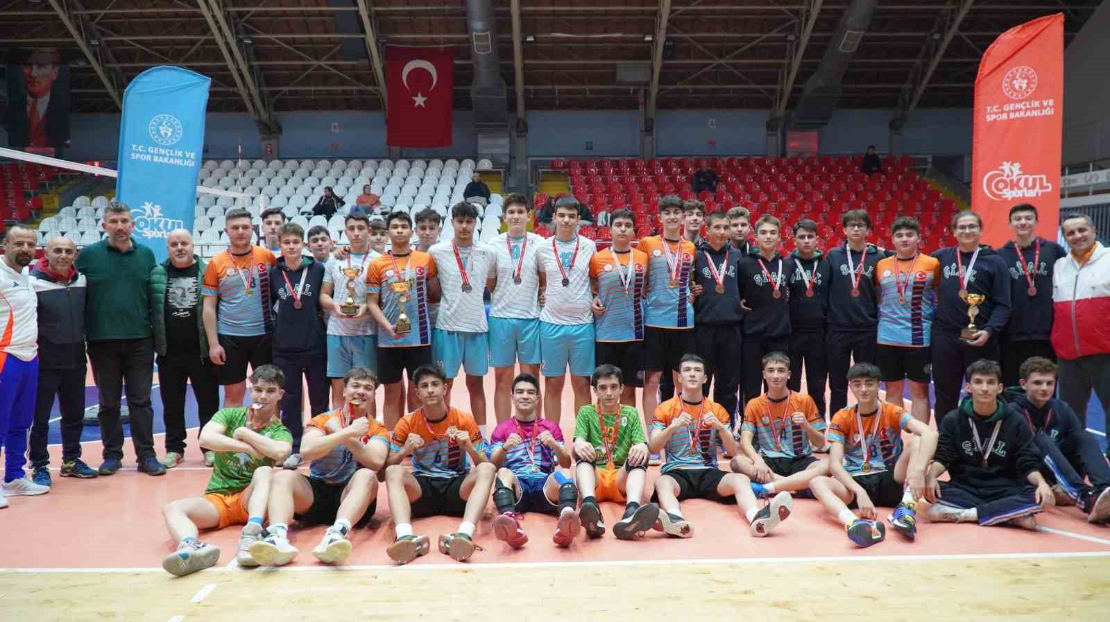 Voleybol Gen&ccedil;ler İl Birinciliği sona erdi
