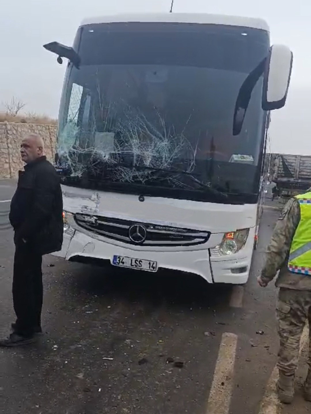 Siirt’te yolcu otobüsü ile minibüs çarpıştı: 5 kişi yaralandı
